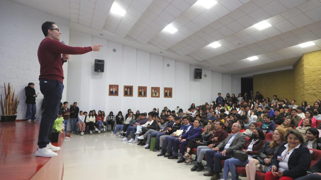 Diálogos que Inspiran acercan al alcalde Jorge Reyes con universitarios