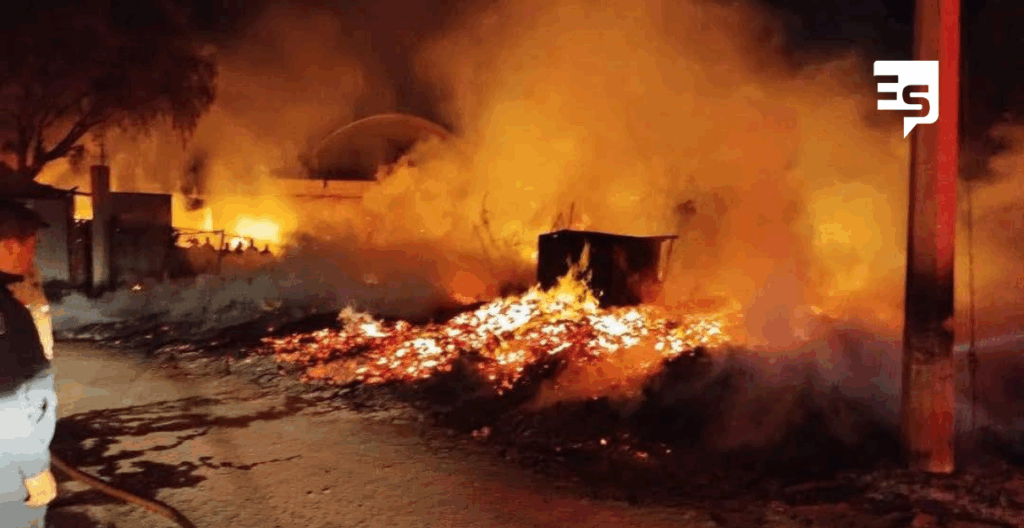 Fuego devora almacén de tarimas y se desconocen causas