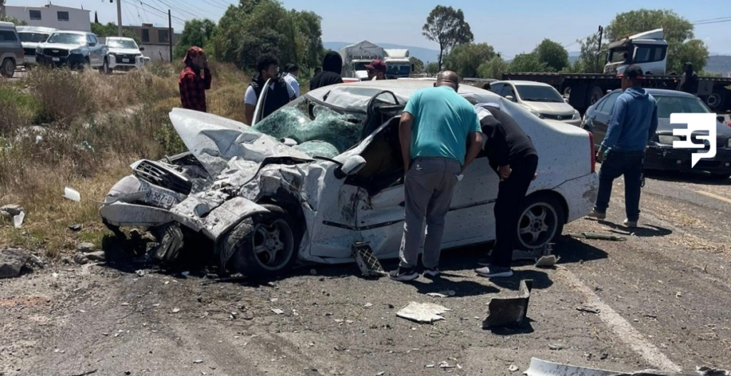 Tráiler vs. Nissa deja dos muertos y una mujer herida