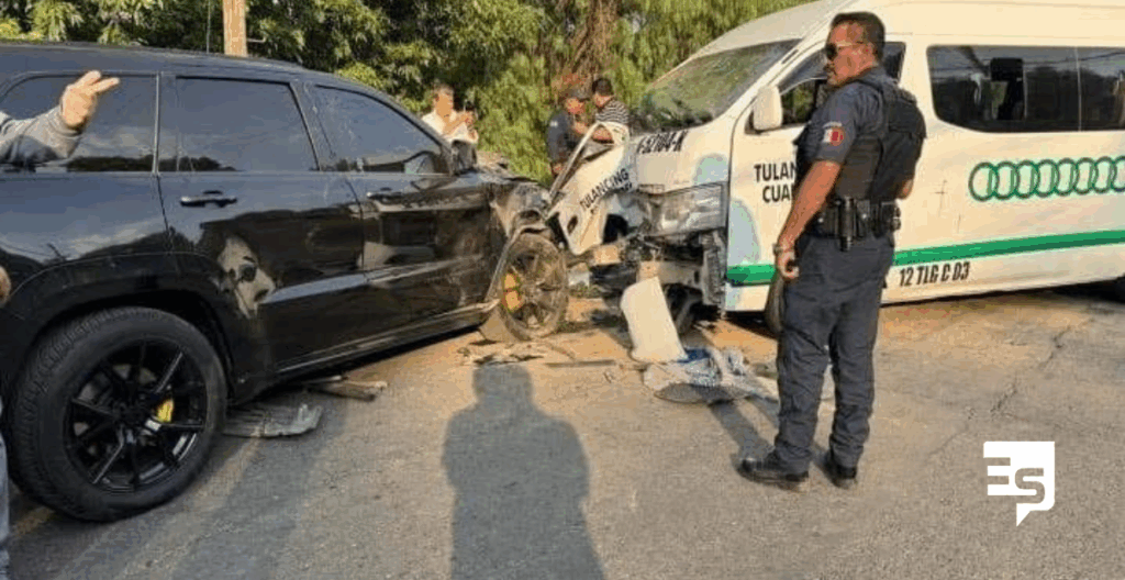 Choque frontal entre colectiva y camioneta
