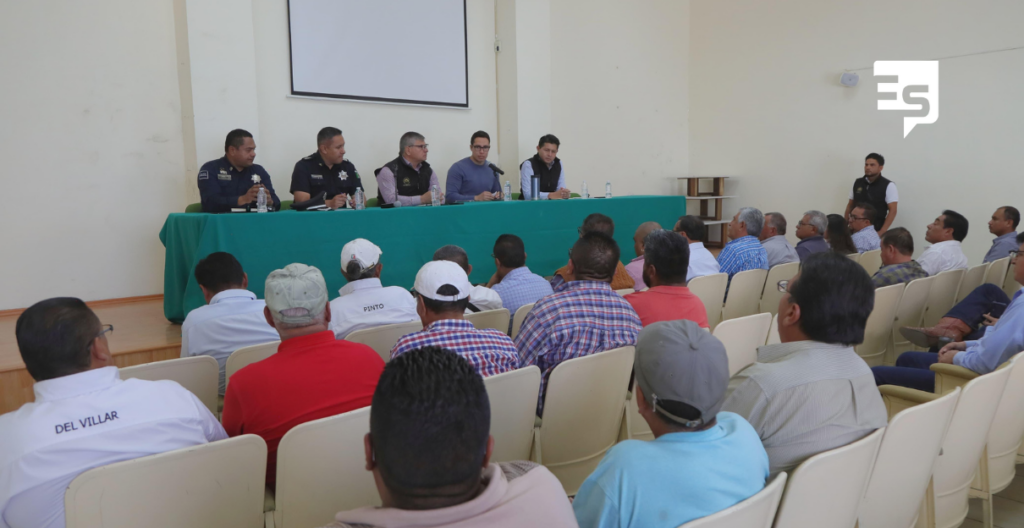 Da continuidad Jorge Reyes a diálogo con taxistas