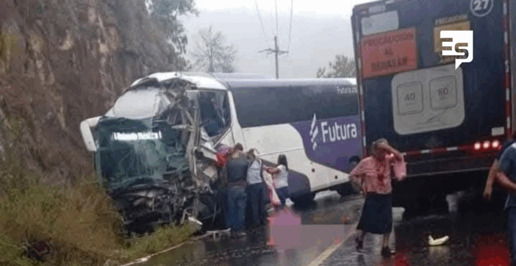 Chocaron autobús de pasajeros y camión cervecero: un muerto y treinta heridos