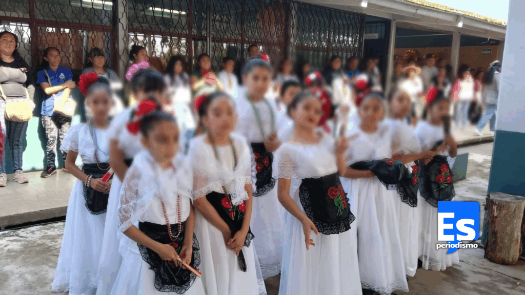 Durante una muestra general, en la primaria “Melchor Ocampo”, de la cabecera municipal, se agradeció el apoyo de cada docente, de los padres de familia y de las instituciones participantes. Se resaltó que estos espacios formativos enriquecen la educación y fomentan el desarrollo integral de las niñas, niños y jóvenes.