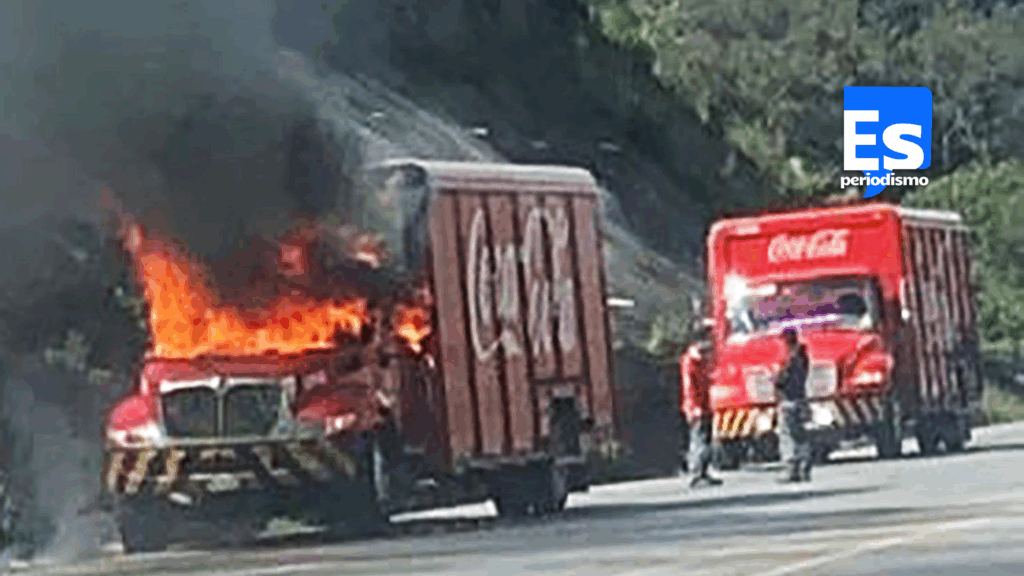 Camión de Coca-Cola se incendia en el Corredor de la Montaña