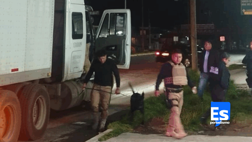 En dos operativos policiacos atrapan a tres por portar arma y droga