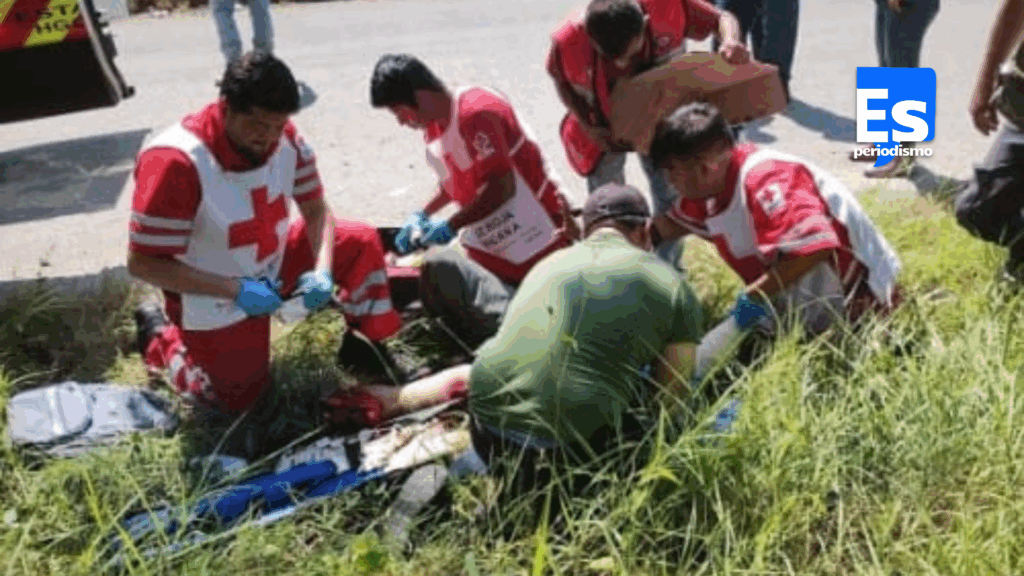 Sin embargo, trascendió que perdió la vida mientras era atendido por los médicos del hospital. Por su parte, el automovilista, un adulto mayor, señaló que fue imposible esquivar al motociclista, sin embargo, quedó a disposición de las autoridades, quienes realizarán la investigación correspondiente.