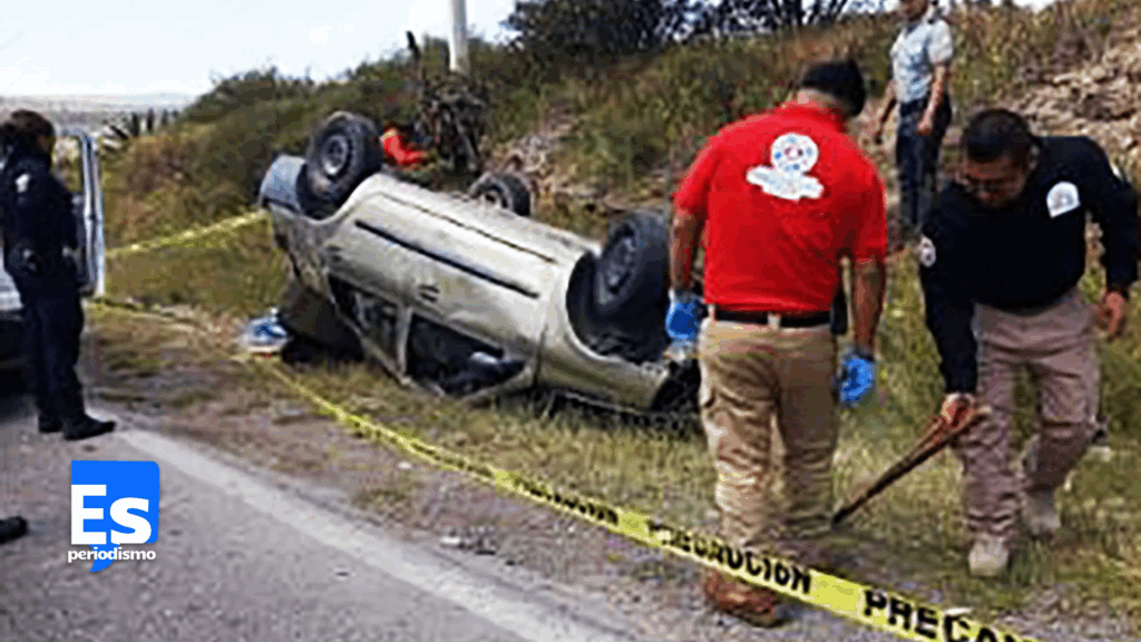 Muere mujer en salida del camino y vuelco en curvas de San Pedro