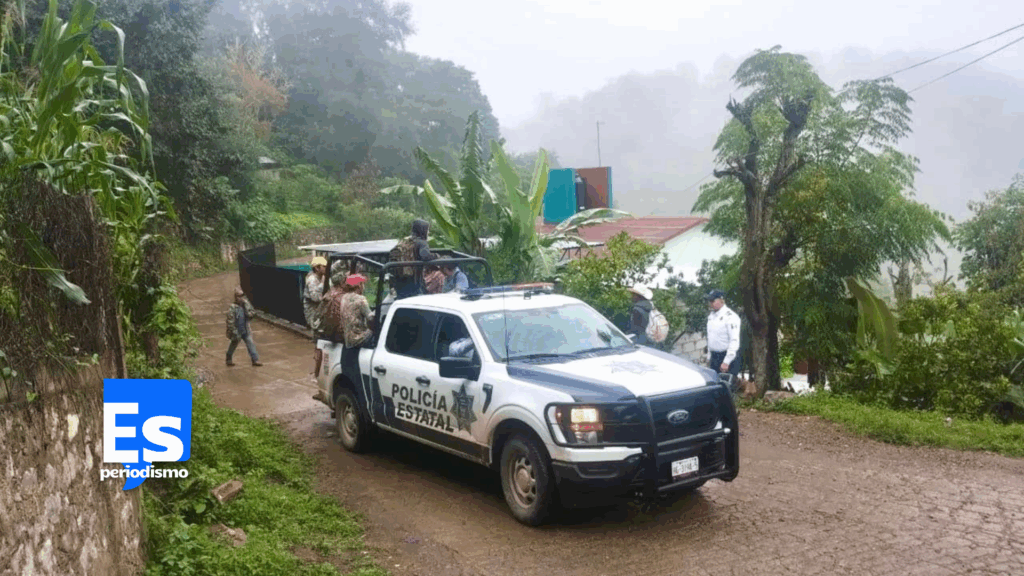 Muere adulto mayor en volcadura por exceso de velocidad; hijo y nieto al hospital