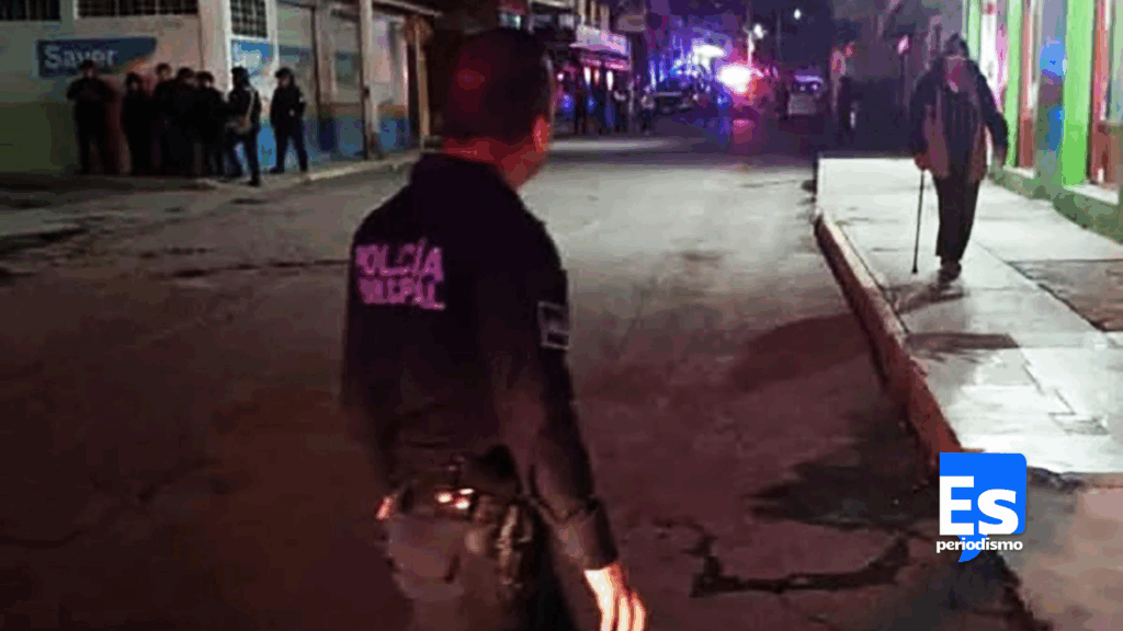 Perdió la vida al caer de un edificio lanzando piedras a peatones