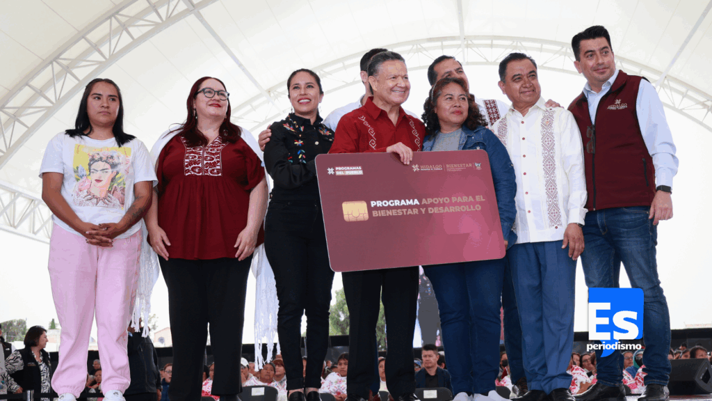 Adelantó que utilizará el apoyo económico recibido para afrontar necesidades urgentes, a fin de seguir luchando por su familia. Finalmente, Jorge Alberto Reyes Hernández, presidente municipal de Pachuca, puntualizó que los diferentes Programas del Pueblo representan una ayuda significativa para toda la población, pues tan sólo en la capital hidalguense se benefició a más de mil 500 personas.