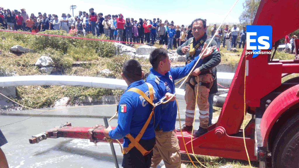 Tragedia: familia cae a canal en coche y hay 2 muertos y un niño desaparecido