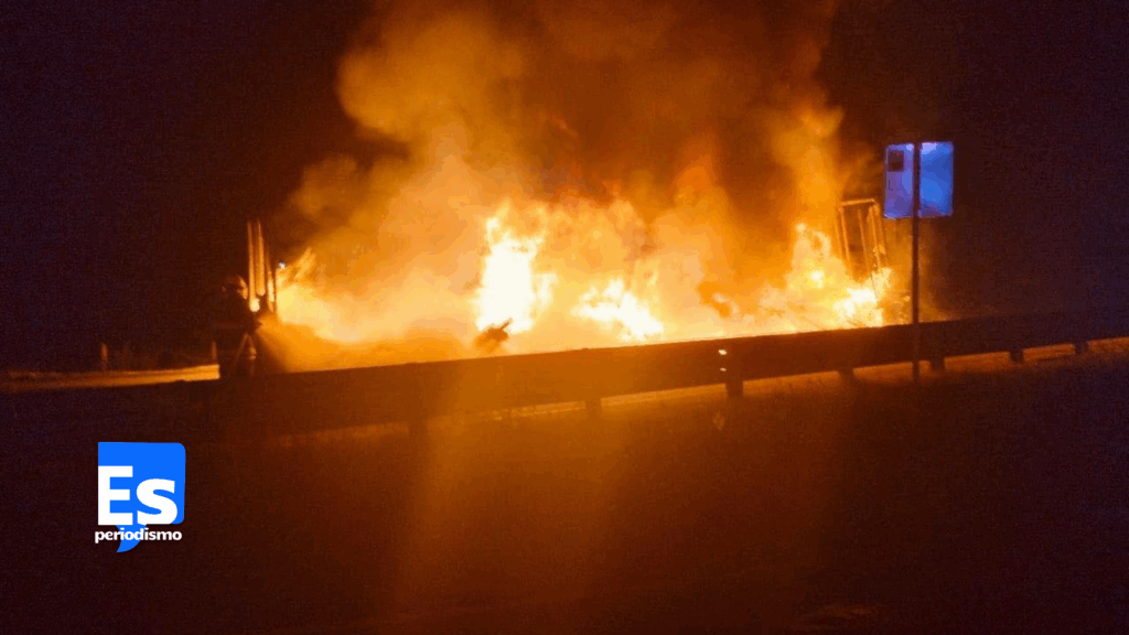 Ardió un tráiler en la carretera Arco Norte pasando por Atitalaquia