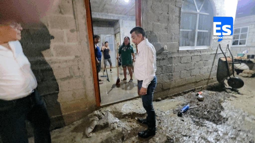Paso de tormenta en Huejutla inunda casas y calles