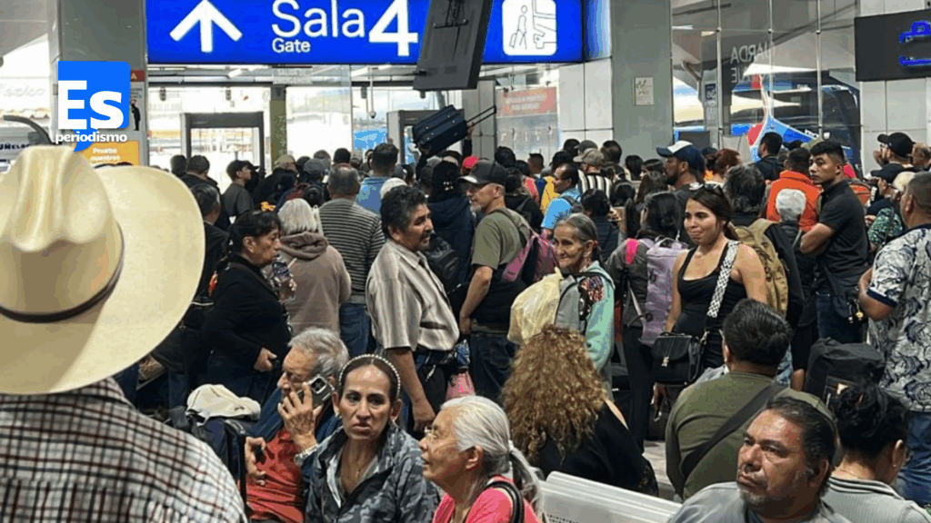Cientos de hidalguenses varados 4 horas en CDMX
