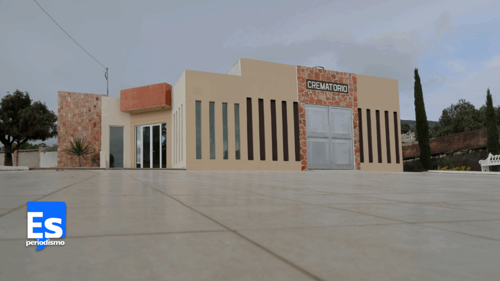 Finalmente se informó que en el panteón municipal ya se permite la exhumación de restos con más de siete años en las fosas, lo que contribuye a liberar espacios y optimizar la capacidad del inmueble. Por lo anterior, el presidente municipal, Jorge Reyes Hernández, resaltó que la modernización del crematorio municipal responde a una necesidad sentida por la población capitalina. “Con instalaciones dignas y un servicio eficiente, brindamos respeto y calidad”, añadió.