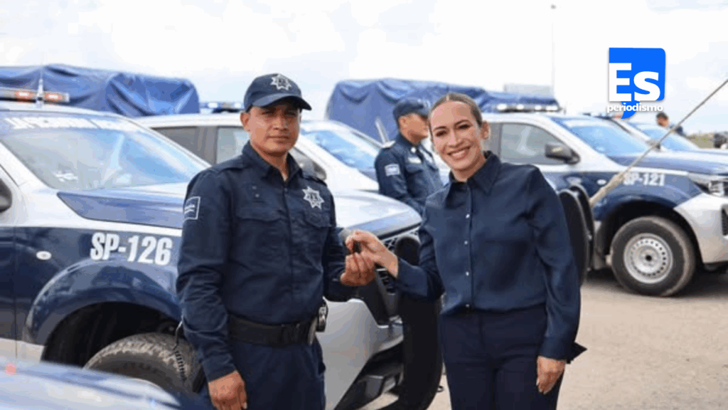 Fortalecen la seguridad con entrega de ocho patrullas