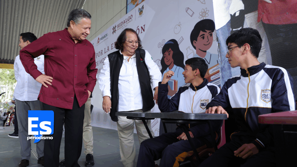 Donativo de 200 paquetes de mobiliario escolar