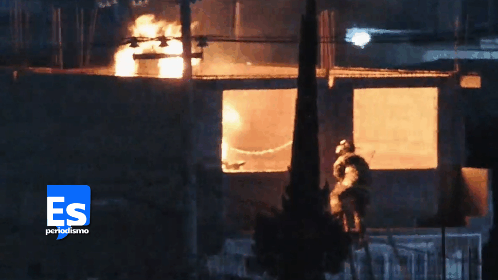 Incendió en casa de 3 plantas