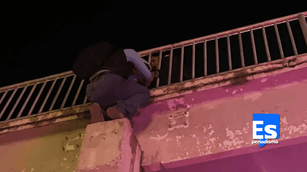 Quiso saltar al vacío desde puente