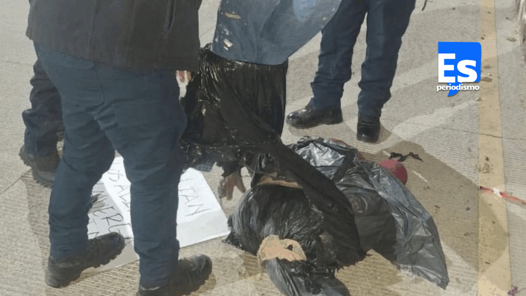 “Muñeco” embolsado y con mensaje