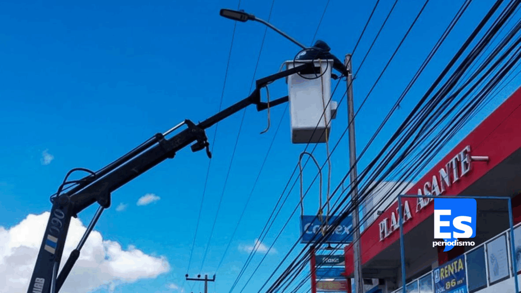 Modernizan alumbrado público