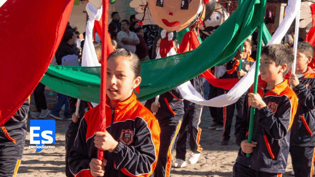 Tradicional desfile alusivo a la Revolución