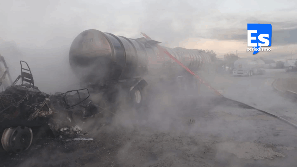 Se incendia tractocamión dentro