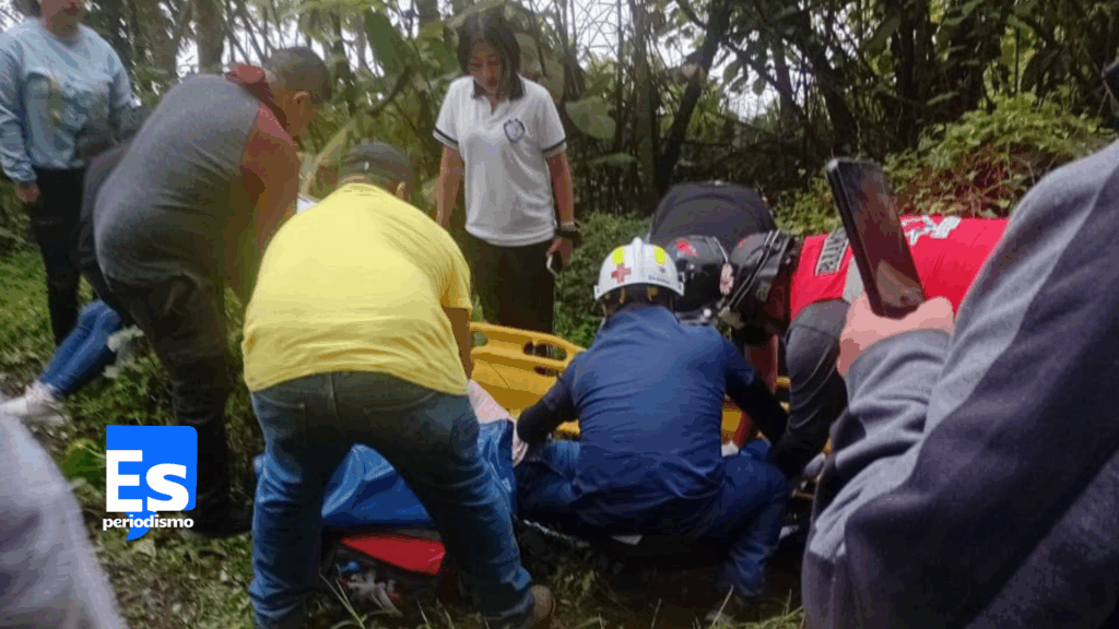 Combi choca con el cerro