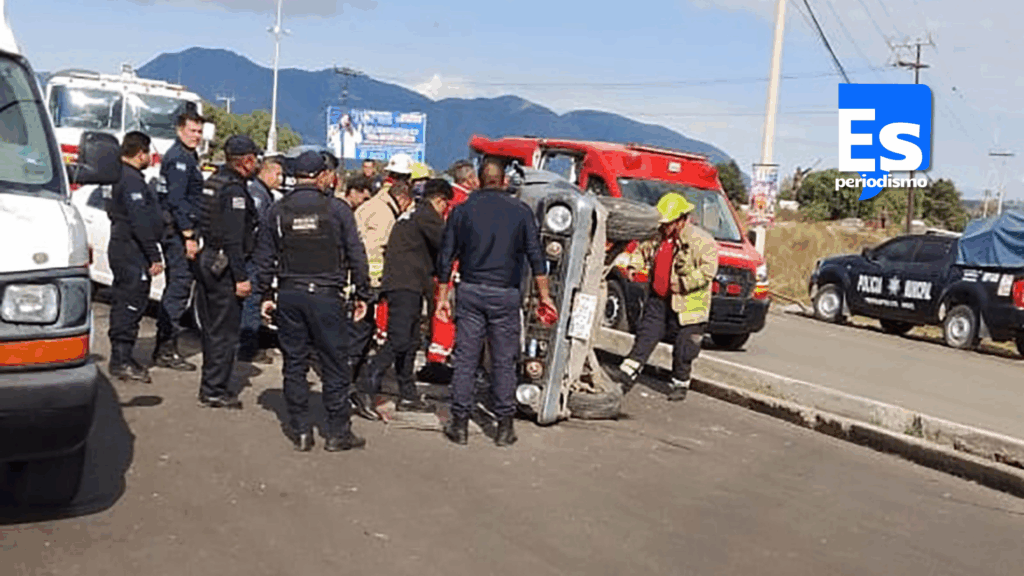 Mujer pierde la vida en volcadura