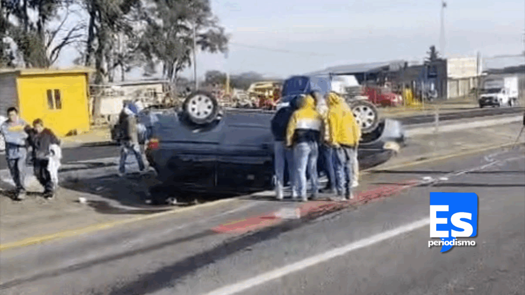 Muere adolescente en volcadura