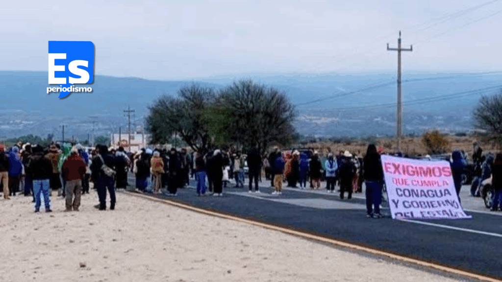 Bloquean la México-Laredo en Pastores