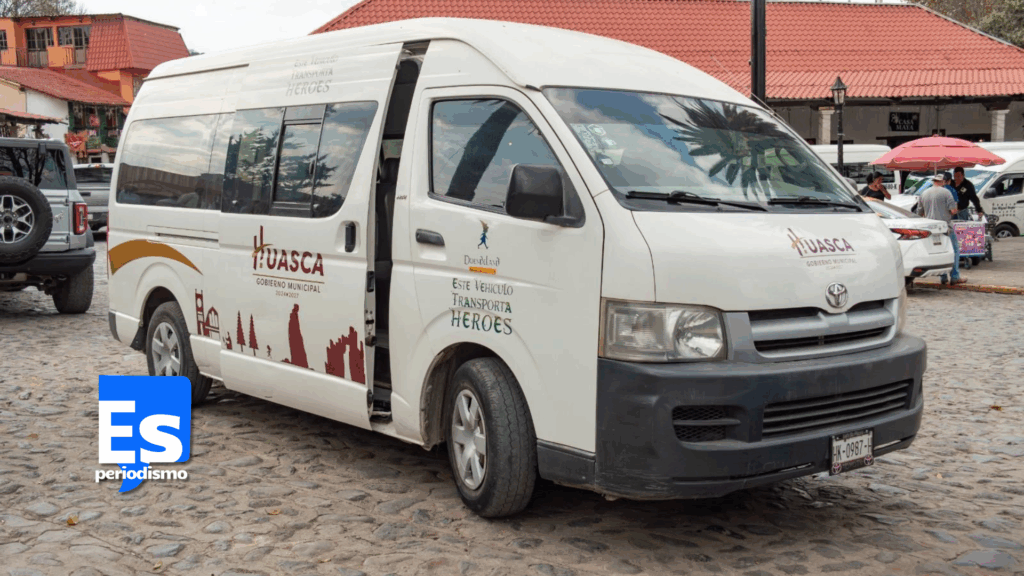 Donan camioneta al DIF de Huasca