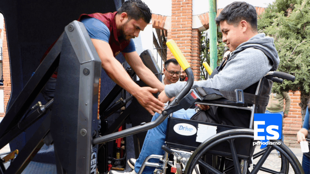 Recibe DIF Pachuca vehículos