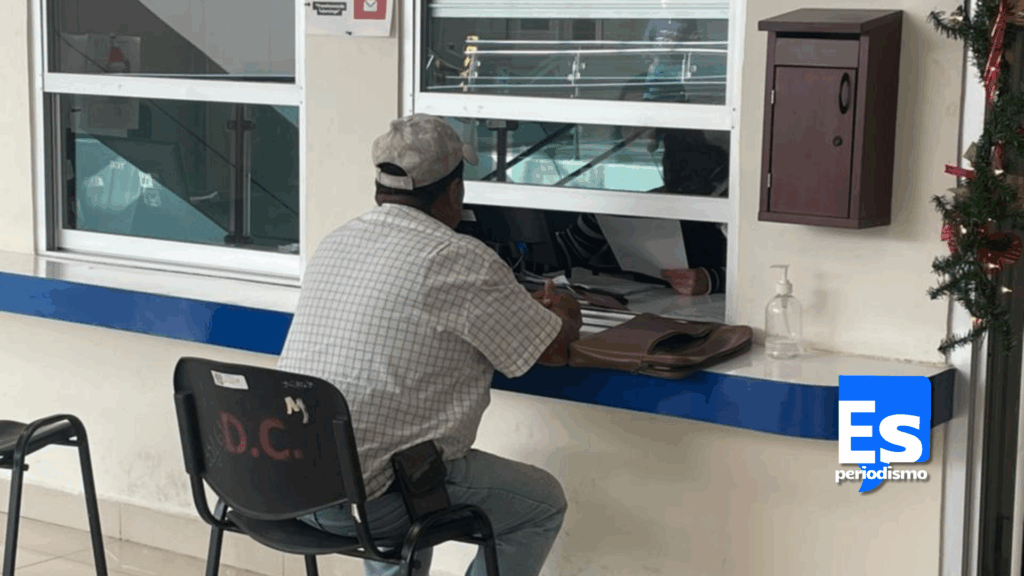 Asimismo, la CAAMT pondrá en operación una caja móvil, la cual visitará diferentes colonias del municipio con el objetivo de acercar el servicio de cobro a la población y evitar traslados largos. Esta operará de lunes a viernes de 9:00 de la mañana a 3:00 de la tarde, y sábados de 9:00 de la mañana a 1:00 de la tarde. Las rutas y colonias que visitará se darán a conocer oportunamente a través de los canales oficiales de la CAAMT. Finalmente, Enzo Nuvolari Balderas Castro reiteró que el pago oportuno del servicio de agua potable permite fortalecer la infraestructura hidráulica del municipio, así como mejorar la operación, el mantenimiento y la calidad del servicio en beneficio de las familias tulancinguenses, al tiempo que hizo un llamado a la ciudadanía a mantenerse informada y acudir a la caja de cobro más cercana, reiterando que el organismo continúa trabajando para ofrecer una atención eficiente, accesible y de calidad.