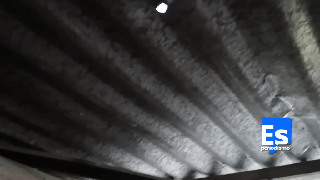 Bala perdida atravesó techo de vivienda