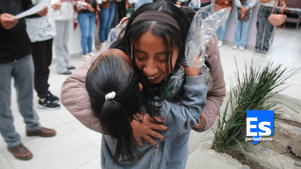 Estudiantes de la UTSH donan sudaderas
