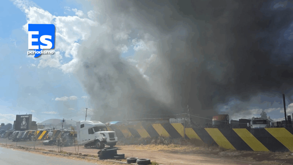 Incendio en deshuesadero de vehículos
