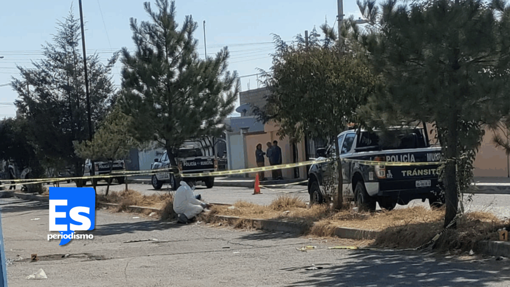 Muere motociclista al derrapar