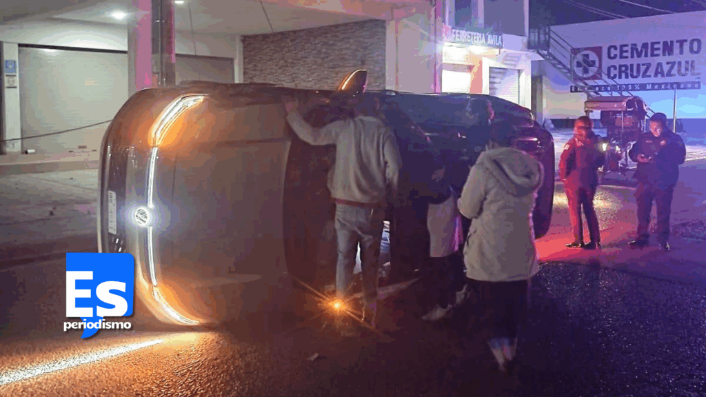 Conductor ebrio choca contra un poste