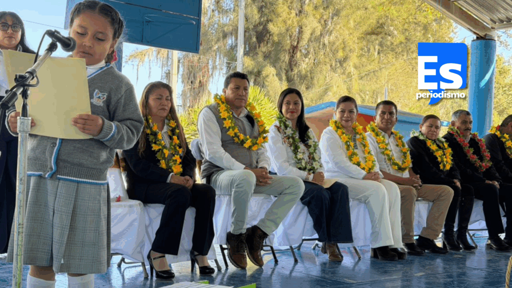 Dotan de libros en Hñähñu a escuelas
