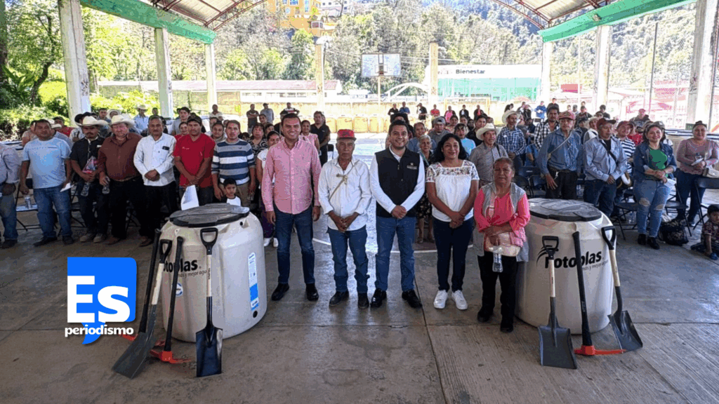 Tinacos y herramientas a 200 familias