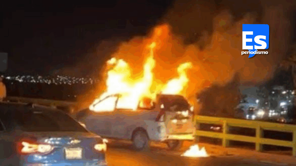 Camioneta se prendió espectacularmente