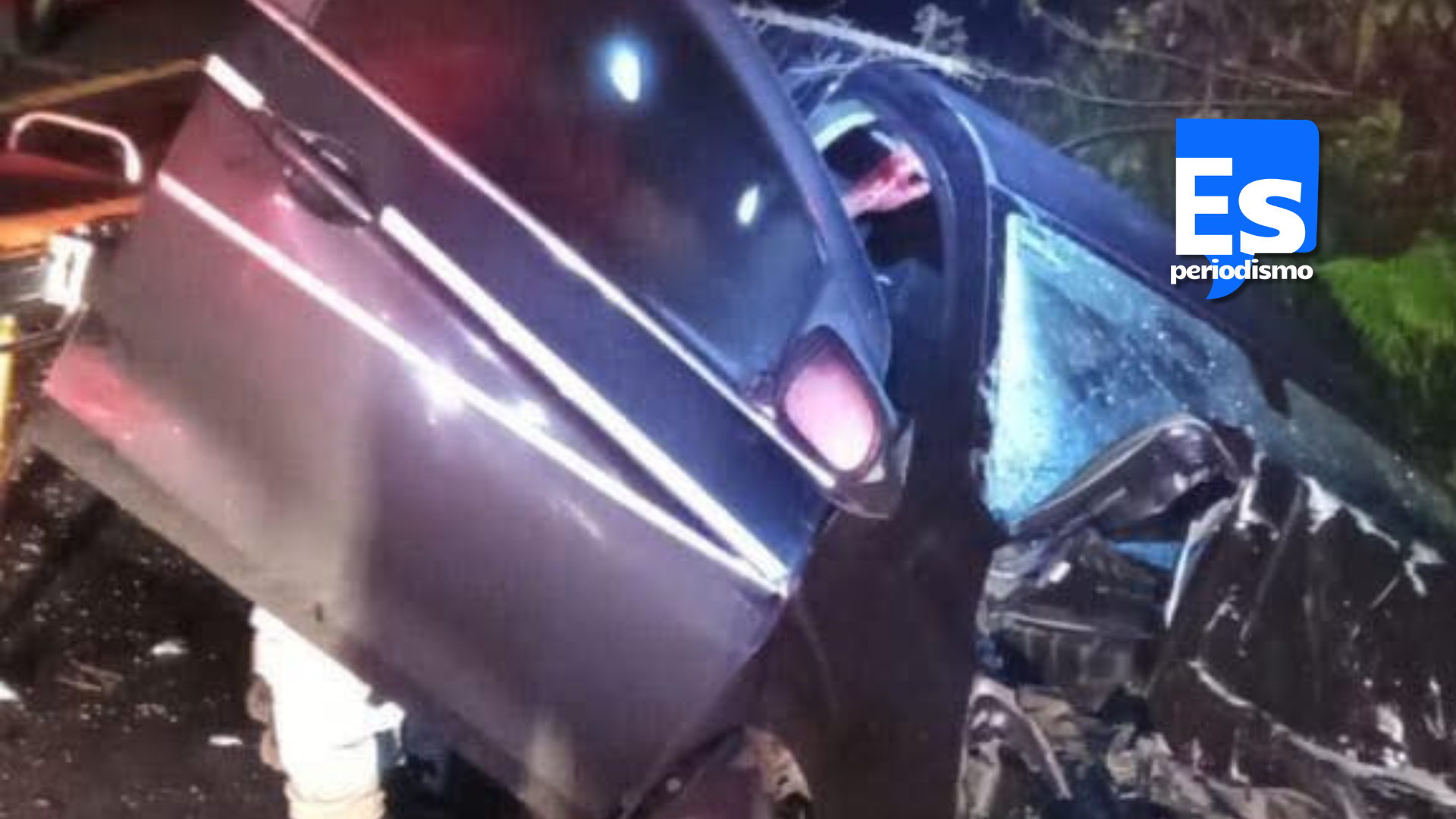 Camioneta rebasa y choca contra un ADO; quedó grave su conductor - Es ...
