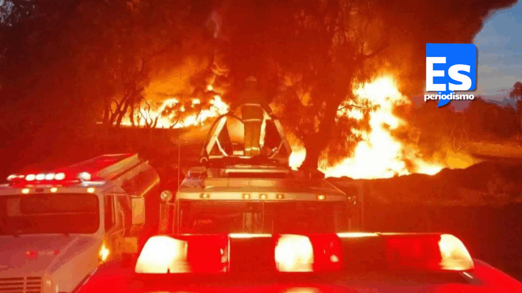 Explotan camionetas mientras