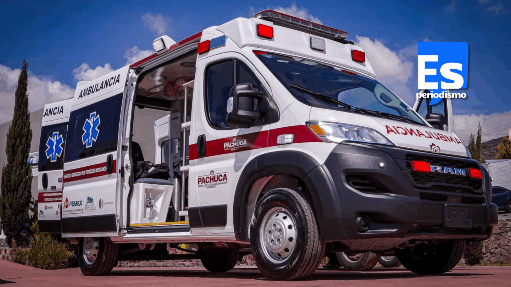 Jorge Reyes entregó 3 ambulancias