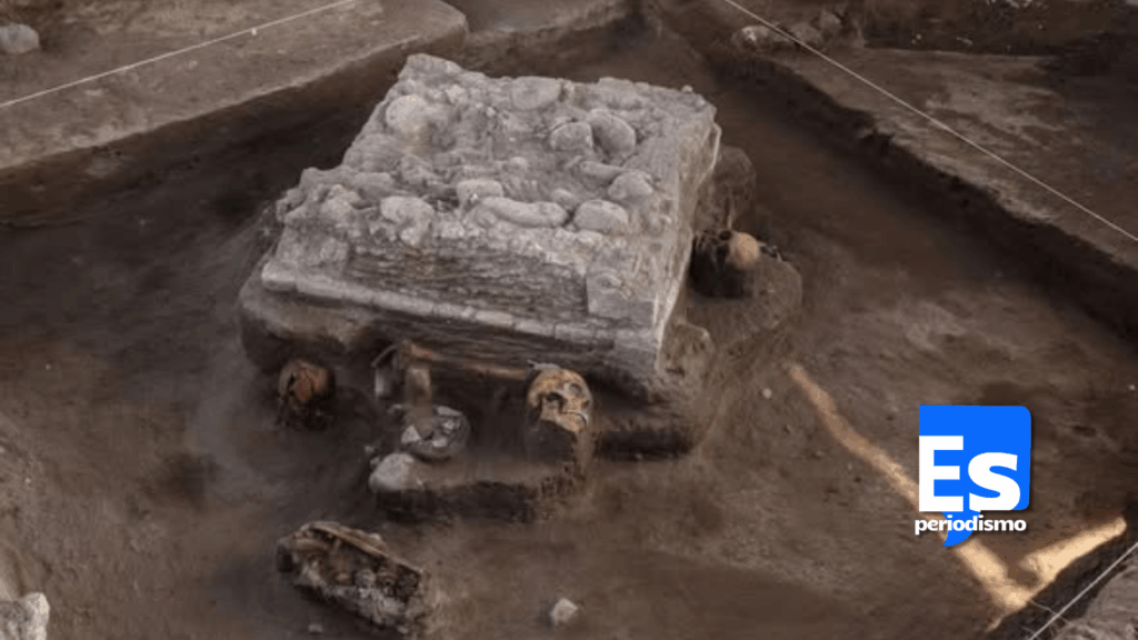 INAH DESCUBRE ALTAR Y OFRENDAS