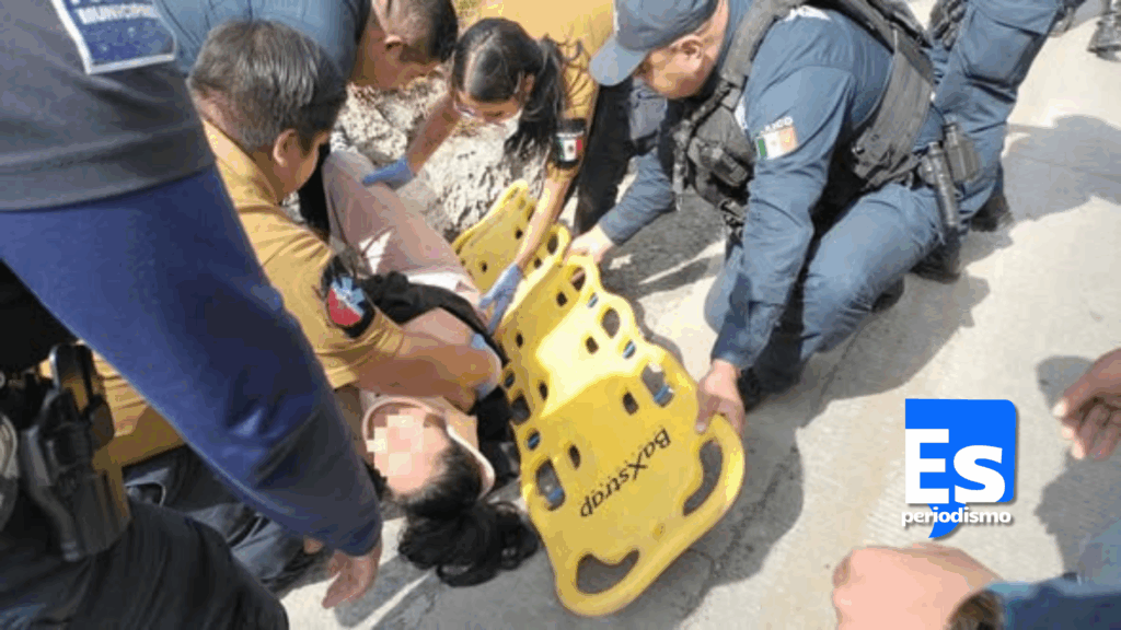 Mujer se lanza de puente frente