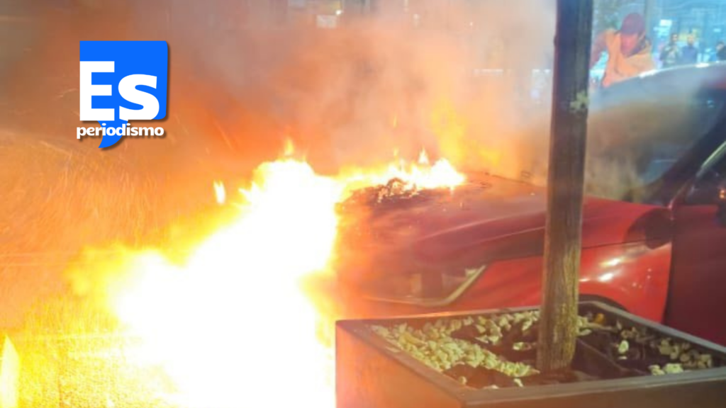 Audi se incendia en el Parque