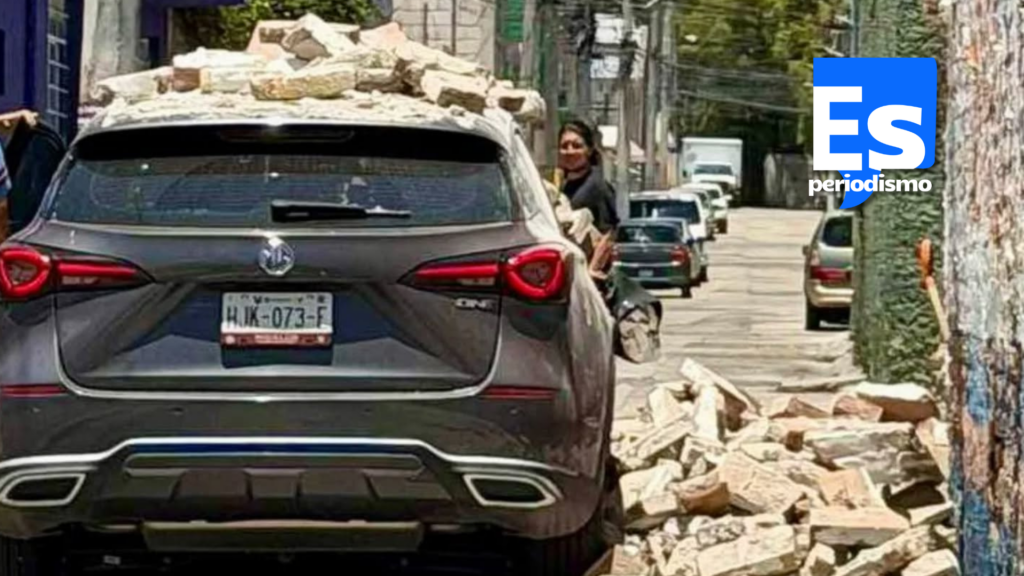 Cayó barda sobre una camioneta