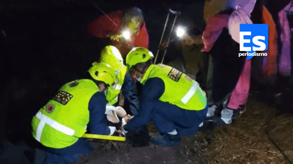 Elementos de Bomberos y Protección Civil Municipal auxiliaron de manera inmediata a las personas implicadas en el accidente, determinando su traslado al Hospital General de Tulancingo, tras valorar su estado físico. Finalmente, el automóvil siniestrado fue enviado a un corralón municipal mientras se deslindan responsabilidades.